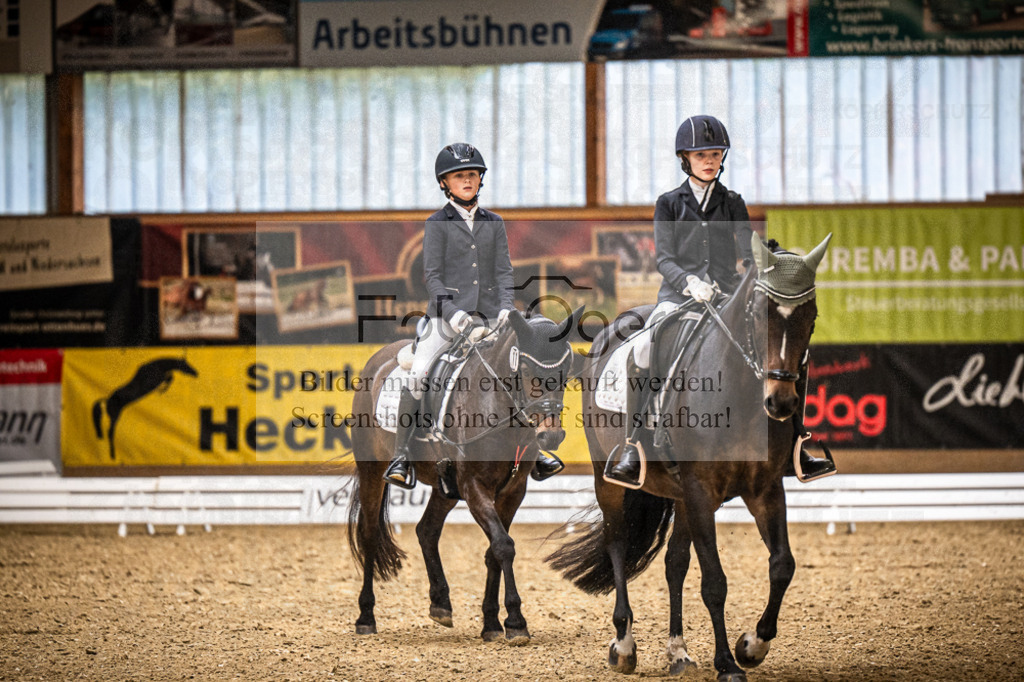 DOS_0042 | Entdecke hochwertige Reitturnierfotos von Foto Oger. Professionell, emotional und authentisch – jetzt Lieblingsmomente im Shop bestellen.Deutschlandweite Turnierfotografie. - Realisiert mit Pictrs.com