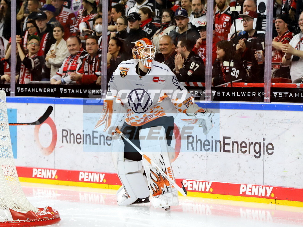 Dustin Strahlmeier - WOB | Dustin Strahlmeier - WOB - Realisiert mit Pictrs.com