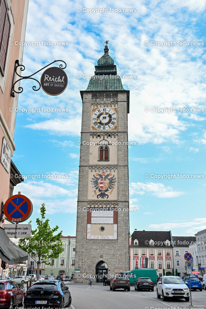 Enns_ Basilika St. Laurenz_ Stadtturm_ 17.06.2023-18 | 17.06.2023, Enns, AUT, Basilika Enns St. Laurenz, Stadtturm, im Bild Stadtturm Enns, Stadtplatz