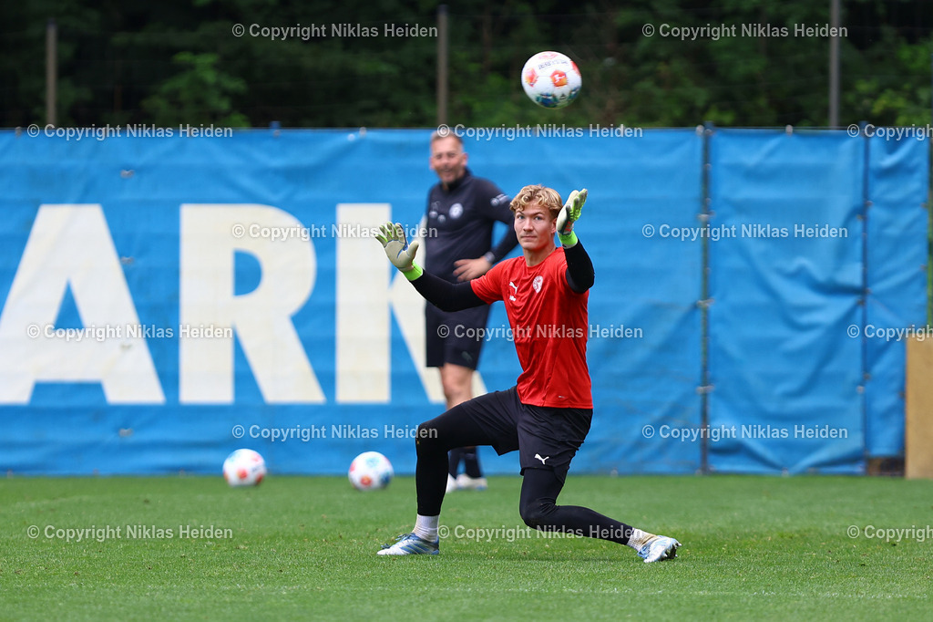 NH_HolsteinKiel_Training_22072025 | #21 Jonas Krumrey (Holstein Kiel)Fußball I Herren I Training I Saison 2025-2026 I Holstein Kiel I 22.07.2025 I Citti-Fußballpark