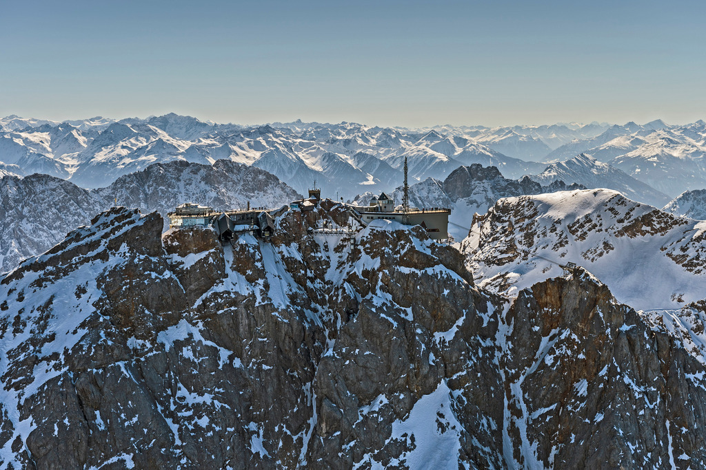 Felsen- Massiv und Berglandschaft des Zugspitzmassiv mit den Gipfeln der Zugspitze | Felsen- Massiv und Berglandschaft des Zugspitzmassiv mit den Gipfeln der Zugspitze