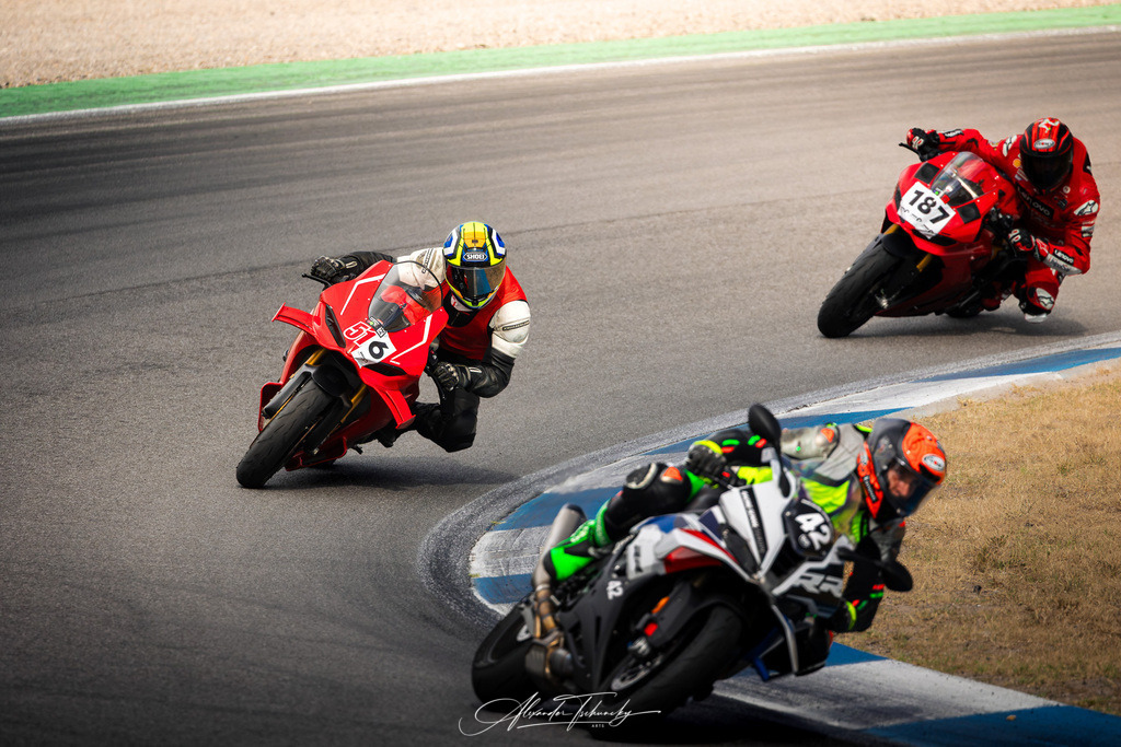 Ducati Trackday Hockenheimring 2026 | Entdecken Sie die faszinierende Welt von Alexander Tschuncky Arts: Kreative Fotografie, atemberaubende Automobilkunst und hochwertiger Bilderdruck. Lassen Sie sich inspirieren! - Realisiert mit Pictrs.com
