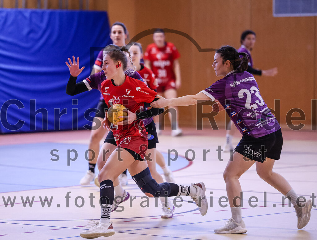 2025-02-22_006_SpVgg_Altenerding_gegen_TG_Landshut | Erding, Deutschland, 22.02.2025:Handball, Bezirksoberliga Frauen Altbayern 2024 / 2024, 15. Spieltag, SpVgg Altenerding gegen TG Landshut, Endergebnis: 25:22Isabella Gschossmann (TG Landshut, #14), Katharina Künstner (SpVgg Altenerding, #23)Foto: Christian Riedel / fotografie-riedel.net
