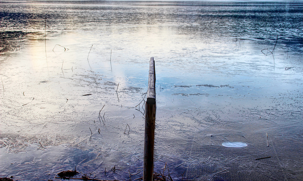 Eisfläche mit Handlauf | www-pimpup-me - Realisiert mit Pictrs.com