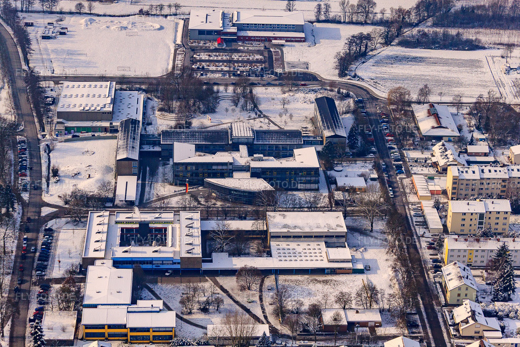 Luftbild: Schulzentrum im Winter bei Schnee in Kandel im Bundesland Rheinland-Pfalz in Deutschland. Foto: IMG_24088.jpg vom 27.01.2010 durch Werner Riehm/FLY-FOTO.de