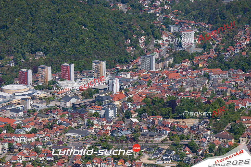 Das Luftbild der Stadt Suhl wurde 2018 vom Flugzeug heraus erstellt (keine Drohne) Aufnahmehöhe ca.400 Meter- hohe Auflösung für beste Druck-Qualität