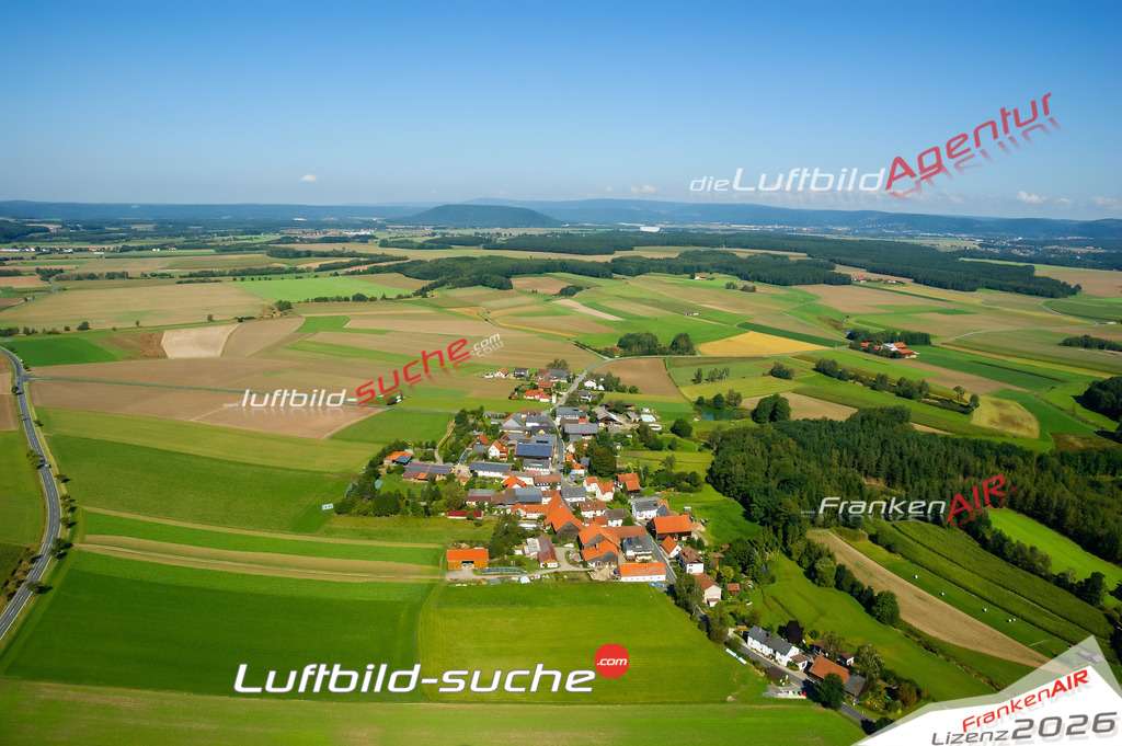 Die Luftaufnahme Schwaerzdorf - Mitwitz wurde vom UL-Flugzeug (keine Drohne) aus fotografiert.Hohe Druck- Auflösung-die Geschenkidee!