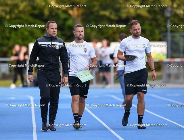 WFV-Verbandspokal 2. Runde: SV 03 Tübingen vs. SSV Reutlingen | WFV-Verbandspokal 2. Runde: SV 03 Tübingen vs. SSV Reutlingen, 28.07.2021 - Maik Schütt (Trainer SSV Reutlingen, links), Michael Konietzny (Co-Trainer, Mitte) und Philipp Reiter (Co-Trainer, rechts)Foto: Axel Grundler