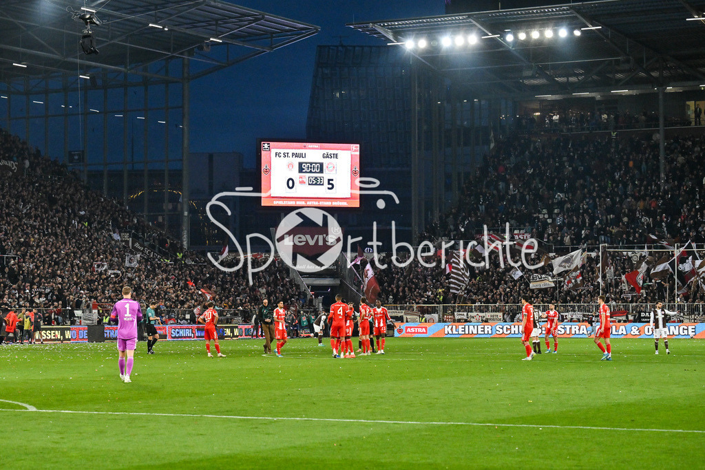 FC St. Pauli - FC Bayern München | ST. PAULI, DEUTSCHLAND - 11. APRIL: im Bild die Anzeigetafel mit dem Endstandt beim Abendspiel in Hamburg nach dem Bundesligamatch zwischen dem FC St. Pauli und dem FC Bayern München am 29. Spieltag im Millerntor Stadion / DFL REGULATIONS PROHIBIT ANY USE OF PHOTOGRAPHS AS IMAGE SEQUENCES AND/OR QUASI-VIDEO