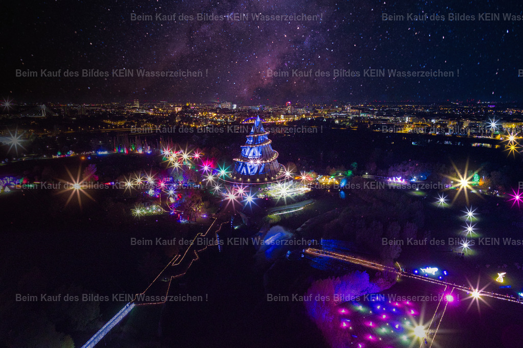 lumagica_Magdeburg_Galaxie_Jahrtausendturm_nachts_0017_2 | Luftbild der Lichterwelt Lumagica Magdeburg - Realisiert mit Pictrs.com