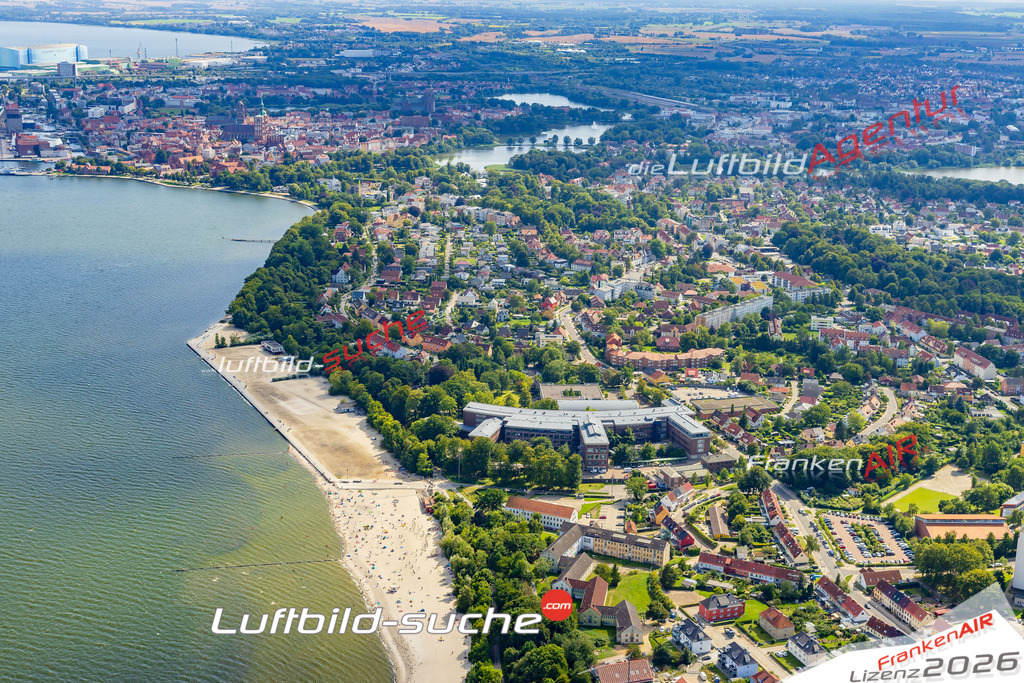 Vs Google Maps Stralsund - Die Luftaufnahme wurde 2025 vom UL-Flugzeug heraus erstellt ( keine Drohnenaufnahme ) - Hochauflösende Luftaufnahme - für Wandbilder und großformatige Ausdrucke geeignet. Das besondere Geschenk!Hier alle&nbsp;Infos zur Lizenzierung der LuftaufnahmeWir fliegen auch dieses Jahr wieder in Ihre Region um Luftbilder zu erstellen.- Luftbild anfragen