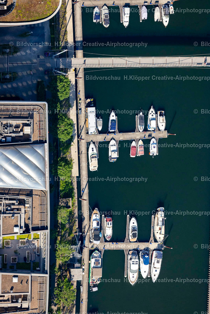 Luftbild Duisburg-4490 | Luftbildfotografie Duisburg Hafen Senkrechtluftbild Sportboot- Anlegestellen und Bootsliegeplätzen am Uferbereich in Duisburg im Bundesland Nordrhein-Westfalen - Realisiert mit Pictrs.com