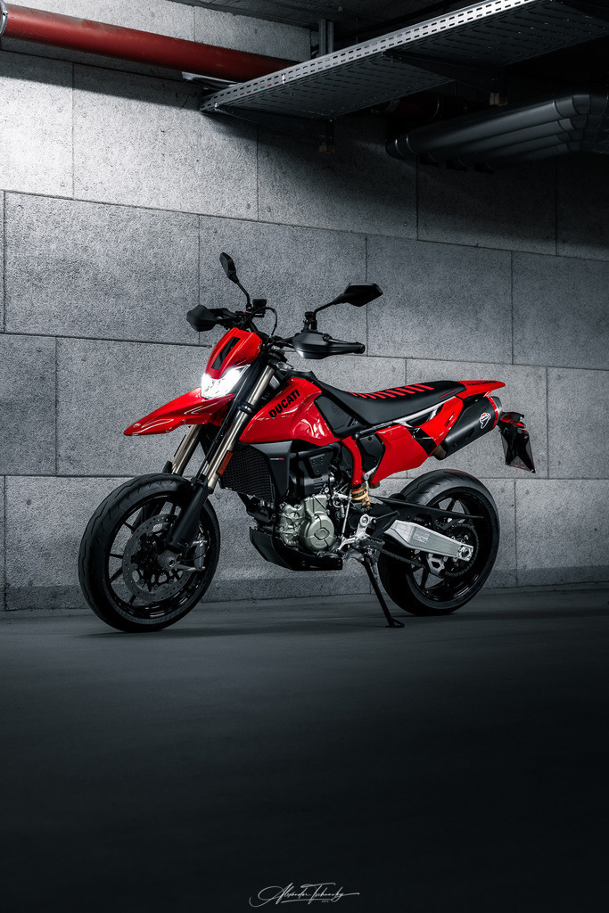 Hypermotard 698 Mono | Entdecken Sie die faszinierende Welt von Alexander Tschuncky Arts: Kreative Fotografie, atemberaubende Automobilkunst und hochwertiger Bilderdruck. Lassen Sie sich inspirieren! - Realisiert mit Pictrs.com