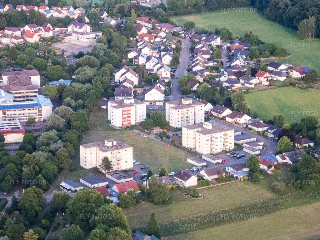 Luftbild: Albert-Detzel-Straße in Herxheim bei Landau im Bundesland Rheinland-Pfalz in Deutschland. Foto: P7130247.jpg vom 13.07.2017 durch Werner Riehm/FLY-FOTO.de