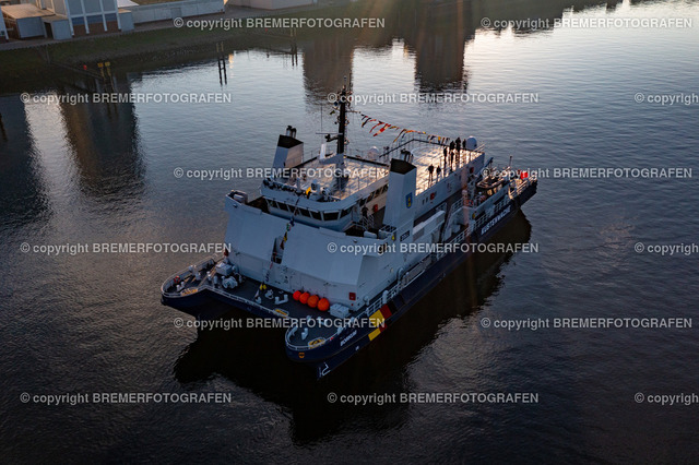 DJI_0141 | 30.09.2022 Drohnenaufnahmen Dt. Schifffahrtstag 2022 Bremen Wendebecken / Weser