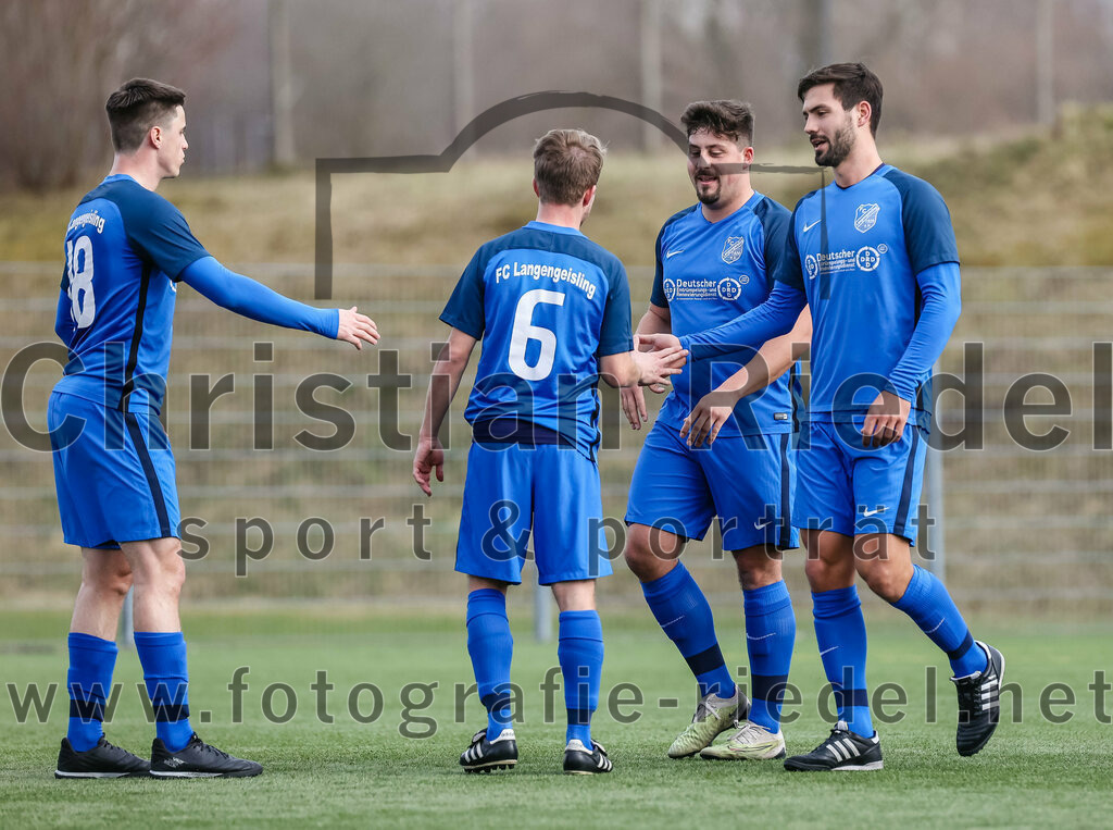 2024-02-24_053_FC_Langengeisling_gegen_FC_Walkertshofen | Erding, Deutschland, 24.02.2024:
Fußball, Bezirksliga Oberbayern Ost 2023 / 2024, Testspiel, FC Langengeisling gegen FC Walkertshofen, Endergebnis: 5:3

Paul Bucher (FC Langengeisling, #18), Thomas Hinterwimmer (FC Langengeisling, #6), Florian Rupprecht (FC Langengeisling, #11), Kilian Stenzel (FC Langengeisling, #32)

Foto: Christian Riedel / fotografie-riedel.net