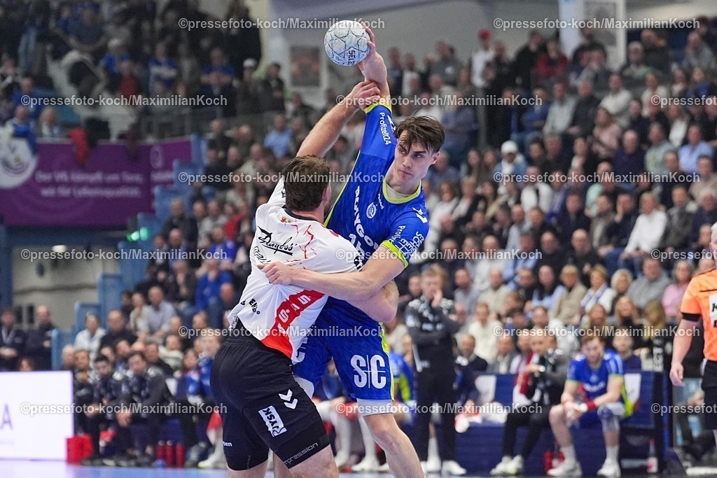 xYDRx10022601009 | 10.02.2026, xydrx, Handball, 1.HBL, VfL Gummersbach - SG Flensburg-Handewitt, Schwalbe-Arena: Johannes Golla (SG Flensburg-Handewitt #4) im Zweikampf gegen Miro Schluroff (VfL Gummersbach #15)  Photo: xYannisxDreimannxPressefotoKochx