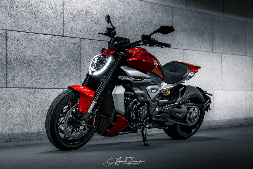 Ducati xDivael V4 | Entdecken Sie die faszinierende Welt von Alexander Tschuncky Arts: Kreative Fotografie, atemberaubende Automobilkunst und hochwertiger Bilderdruck. Lassen Sie sich inspirieren! - Realisiert mit Pictrs.com