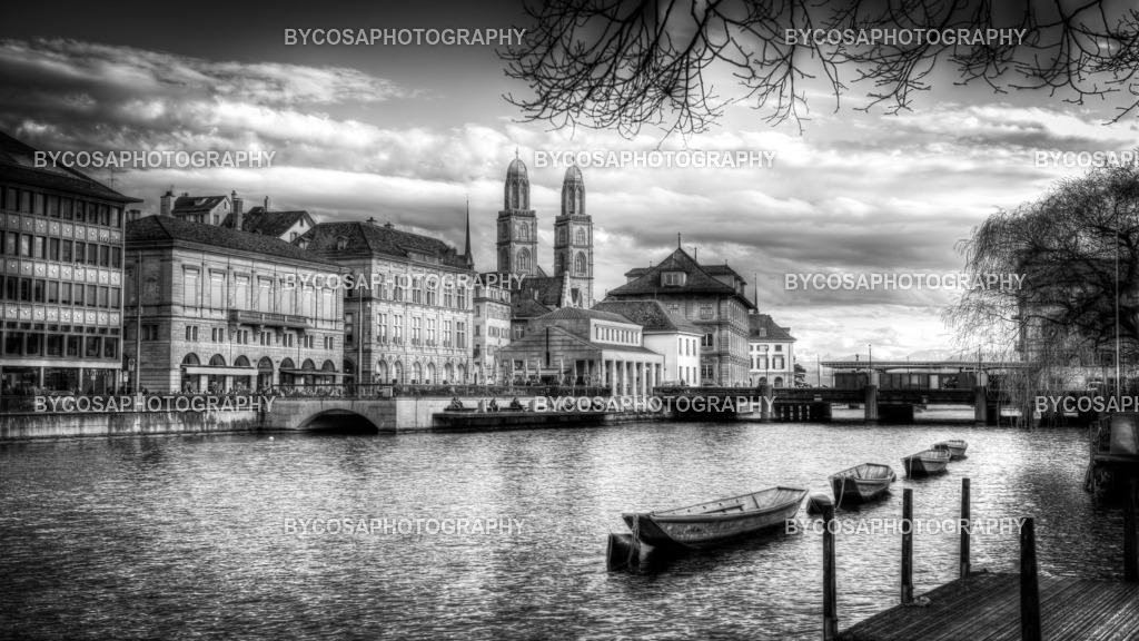 Timeless Zürich _ Grossmünster in Black _ White | Exklusive Fine Art Prints aus Zürich – hochwertige Stadt- und Landschaftsfotografien als Wandbilder. Entdecken Sie einzigartige Zürich-Fotos zum Ausdrucken - Realisiert mit Pictrs.com