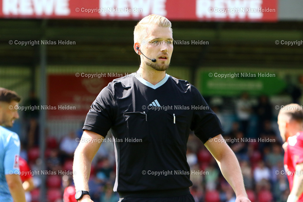 NH_FCEintrachtNorderstedt_SCWeicheFlensburg08_RegionalligaNord_01092024 | Björn Behrens (Schiedsrichter)Fußball I Herren I Regionalliga Nord I Saison 2024-2025 I 7. Spieltag I FC Eintracht Norderstedt - SC Weiche Flensburg 08 I 01.09..2024 I Edmund-Plambeck-Stadion