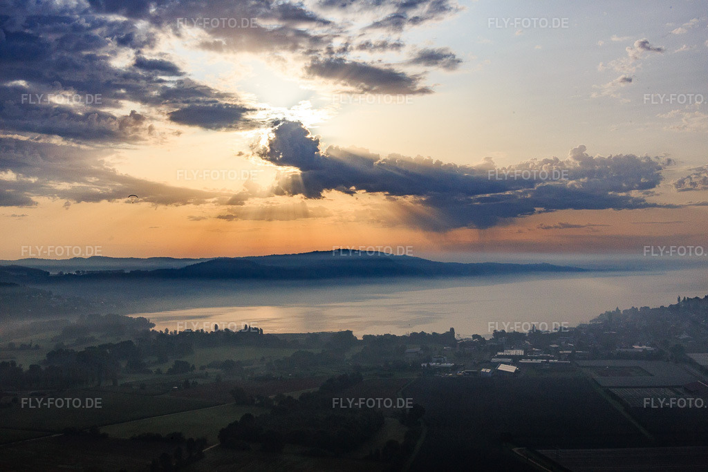 Luftbild: Morgensonne über dem Bodensee im Ortsteil Bodman in Bodman-Ludwigshafen im Bundesland Baden-Württemberg in Deutschland. Foto: IMG_102871.jpg vom 26.08.2017 durch Werner Riehm/FLY-FOTO.de