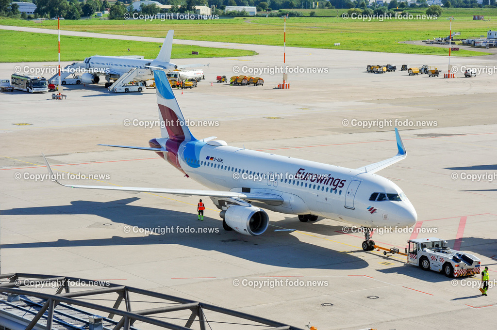 Deutschland_ Baden-Wuerttemberg_ Stuttgart_ Flughafen_ 05.01.2025-13 | 05.01.2025, Deutschland, GER, Baden-Wuerttemberg, Stuttgart, im Bild Eurowings, Stuttgart Airport, Flughafen, Flugfeld, Rollfeld, Vorfeld, Flugzeug, Urlaub, Reise, Business, Start, Landung, Gangway, Feature, Symbolbild