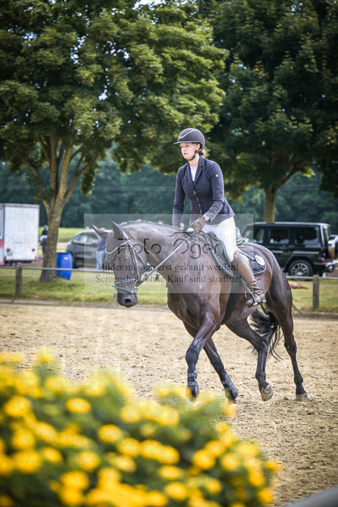 DOS_4535 | Entdecke hochwertige Reitturnierfotos von Foto Oger. Professionell, emotional und authentisch – jetzt Lieblingsmomente im Shop bestellen.Deutschlandweite Turnierfotografie. - Realisiert mit Pictrs.com