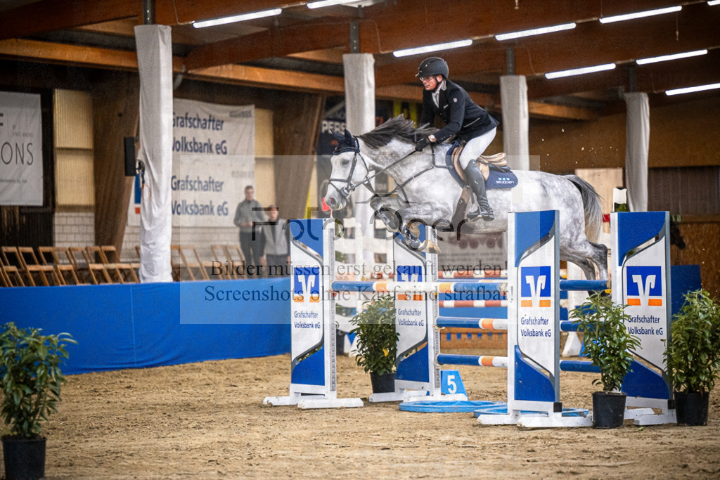 DOS_2796 | Entdecke hochwertige Reitturnierfotos von Foto Oger. Professionell, emotional und authentisch – jetzt Lieblingsmomente im Shop bestellen.Deutschlandweite Turnierfotografie. - Realisiert mit Pictrs.com