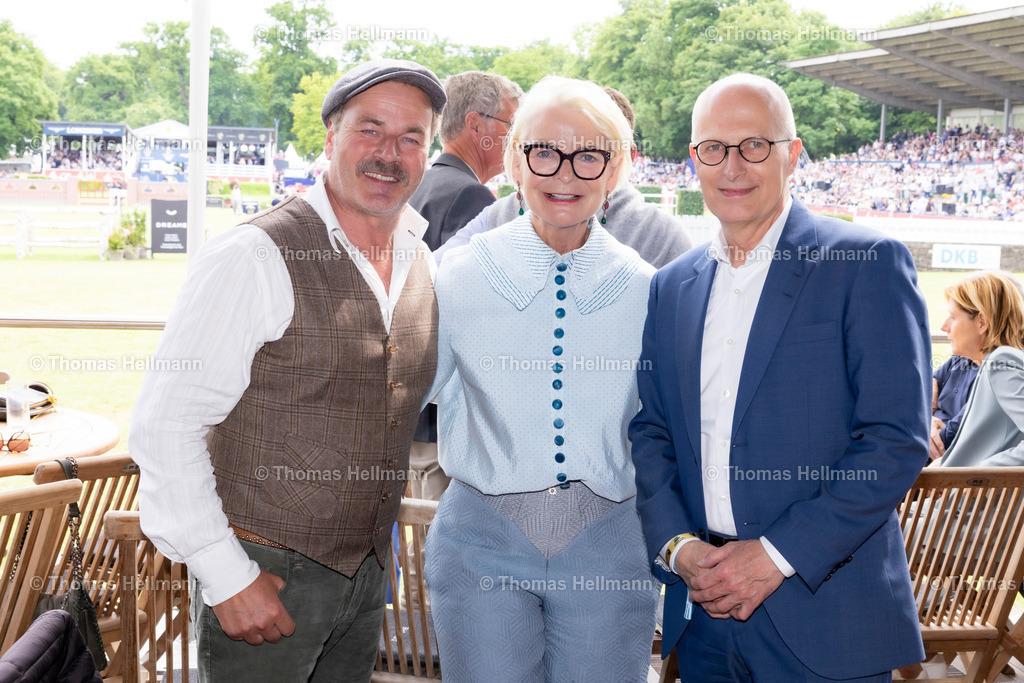 TH_Till Demtroeder_ Ann-Katrin Linsenhoff_ Peter Tschentscher_29477 | Al Shiraàa Deutsches Spring- und Dressur-Derby 2025 am 01.06.25 in Hamburg, Thomas Hellmann, Till Demtroeder, Ann-Katrin Linsenhoff, Peter Tschentscher