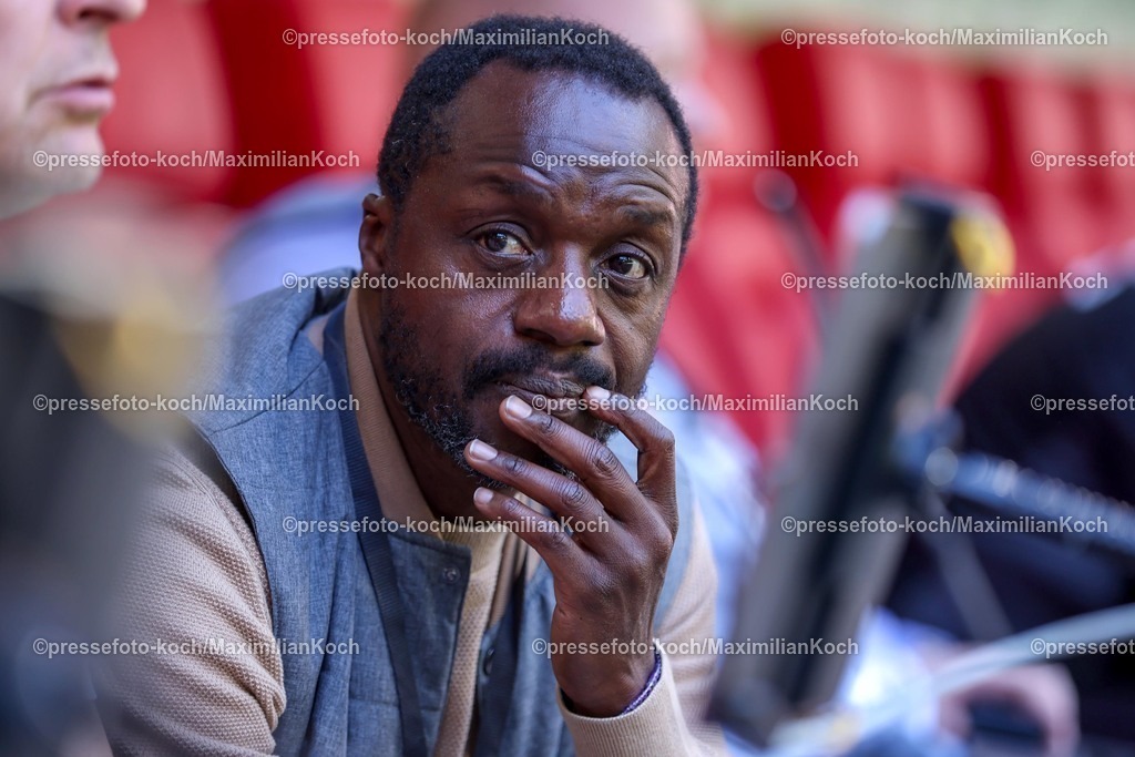 F9510052501003 | 10.05.2025, Fußball, Fortuna Düsseldorf - FC Schalke 04, 2. Fußball Bundesliga, Merkur Spiel-Arena, Saison 2024 2025: Ben Manga (Schalke Direktor Sport Sportdirektor)DFB regulations prohibit any use of photographs as image sequences and or quasi-video.