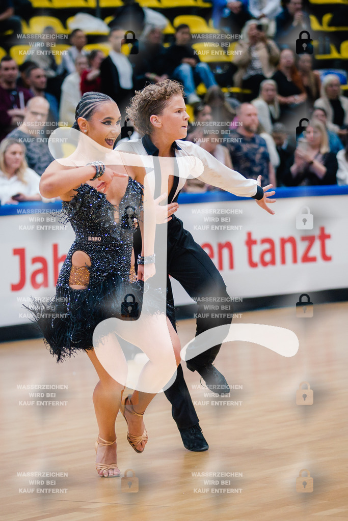 Hessen Tanzt WDSF Open Junior II Latin 5th (240) Girius Ramasauskas _ Gaile Vaiciulaityte (Lithuania)-2025-05-18-5716 | Webshop for digital downloads and prints of dance sport, event & show photographer Julian Link - Realisiert mit Pictrs.com