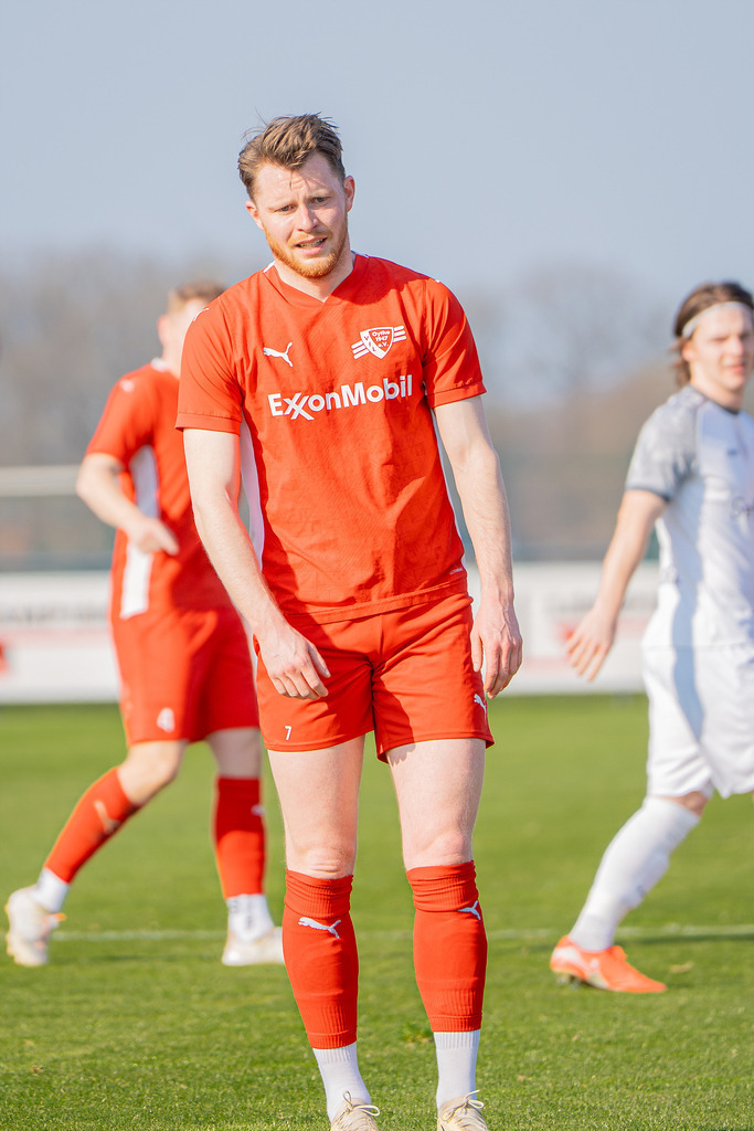 Fußball I Herren I Saison 2025-2026 I Bezirksliga Weser-Ems 4 I 24. Spieltag I VFL Oythe - SV Thüle I 220027.03.2026 | jns.sportfotos - Realisiert mit Pictrs.com