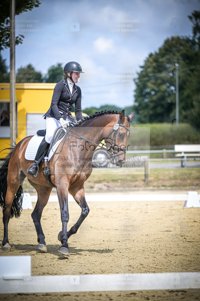 DOS_1164 | Entdecke hochwertige Reitturnierfotos von Foto Oger. Professionell, emotional und authentisch – jetzt Lieblingsmomente im Shop bestellen. - Realisiert mit Pictrs.com