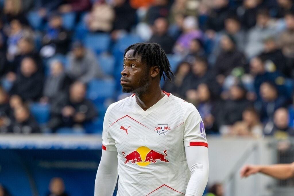 Fußball Bundesliga, Saison 2025/26, 10. Spieltag: TSG Hoffenheim gegen RB Leipzig | Fußball Bundesliga, Saison 2025/26, 10. Spieltag: TSG Hoffenheim gegen RB Leipzig***Bild: El Chadaille Bitshiabu (5, Leipzig) - Realisiert mit Pictrs.com