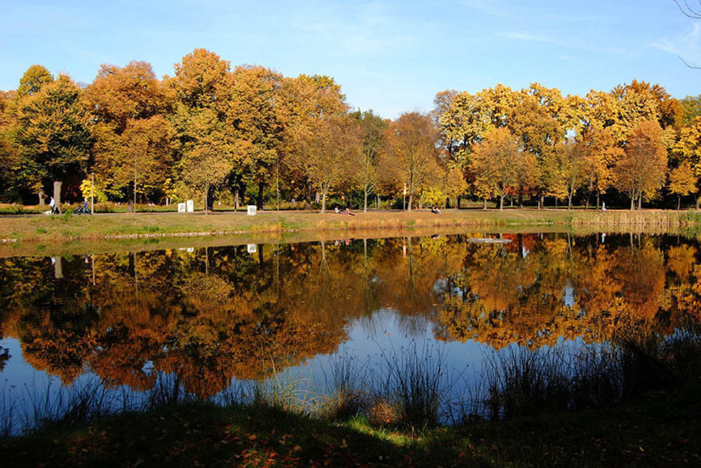 Bildlexikon Leipzig - Clara-Zetkin-Park | Das Team hinter BILDLEXIKON LEIPZIG bündelt historische wie aktuelle Informationen über die Stadt Leipzig in Text und Bild auf einer Plattform und stellt diese der interessierten Öffentlichkeit zur Verfügung.