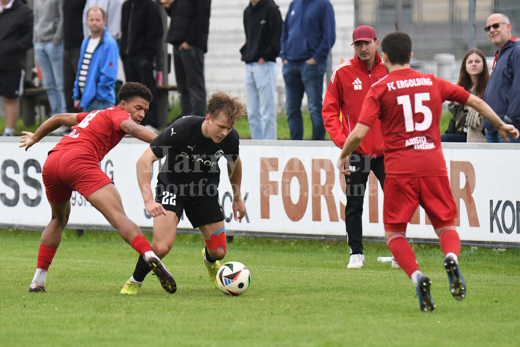 SpVgg Plattling : FC Ergolding | Sebastian Niedermayer (SpVgg Plattling) - Realisiert mit Pictrs.com