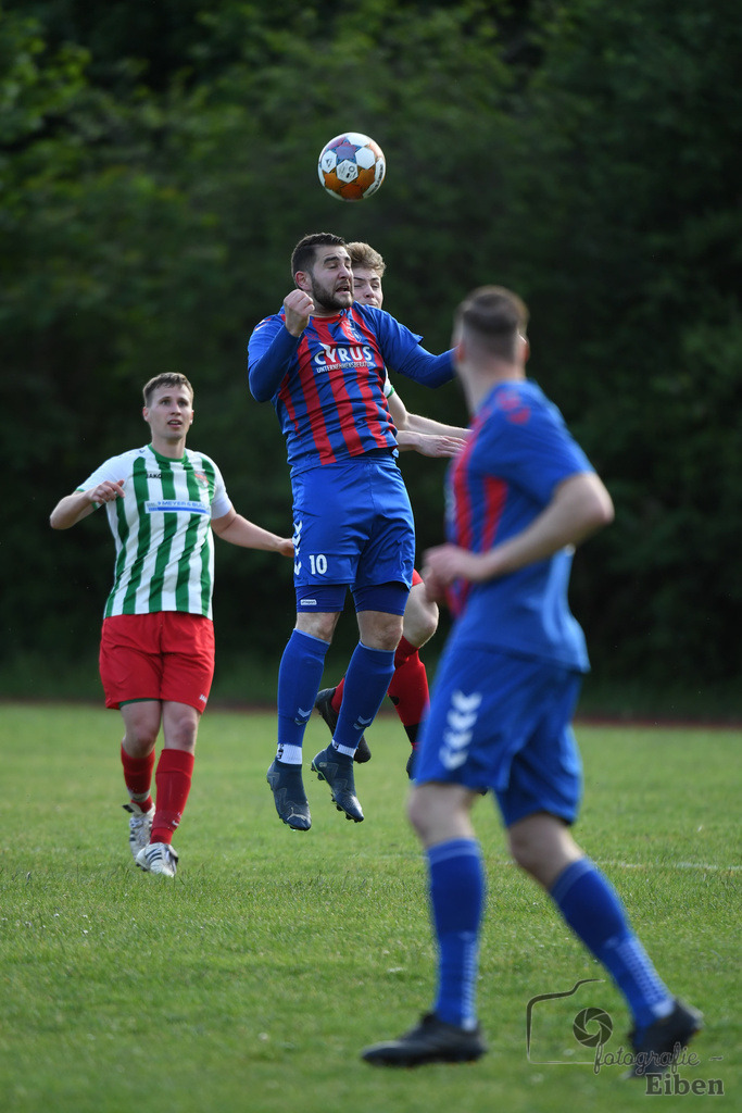TuS Ofen-SG FriPe | Herren 1. Kreisklasse Süd, Jade-Weser-Hunte; TuS Ofen (blau)-SG FriPe (weiß) am 28.05.2025; in Ofen (), Photo: Philip Eiben 2025 - Realisiert mit Pictrs.com
