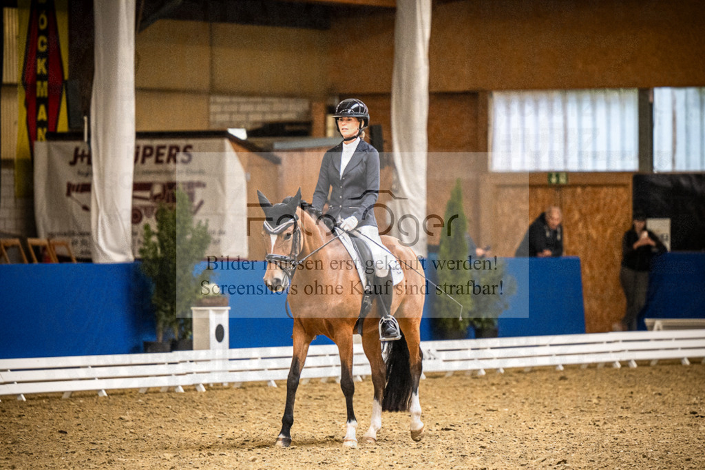 DOS_3158 | Entdecke hochwertige Reitturnierfotos von Foto Oger. Professionell, emotional und authentisch – jetzt Lieblingsmomente im Shop bestellen.Deutschlandweite Turnierfotografie. - Realisiert mit Pictrs.com