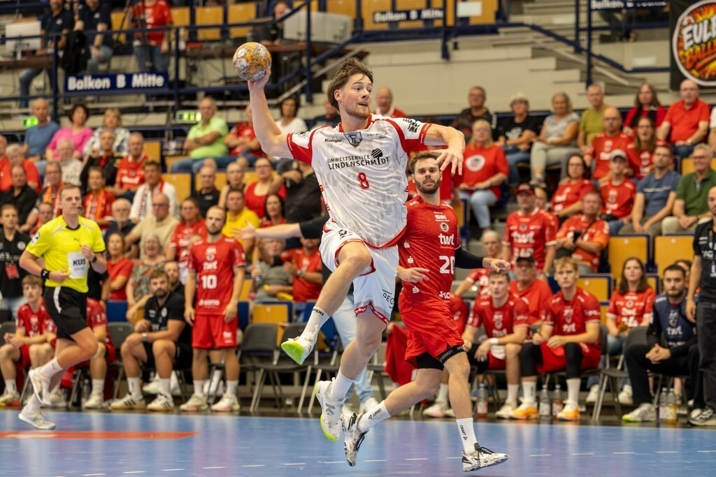 2. HBL (Handball-Bundesliga), Saison 2026/27, 1. Spieltag: Eulen Ludwigshafen gegen TuS Ferndorf | 2. HBL (Handball-Bundesliga), Saison 2026/27, 1. Spieltag: Eulen Ludwigshafen gegen TuS Ferndorf***Julius Fanger (8, Ferndorf) trifft nach schnellem Konter - Realisiert mit Pictrs.com