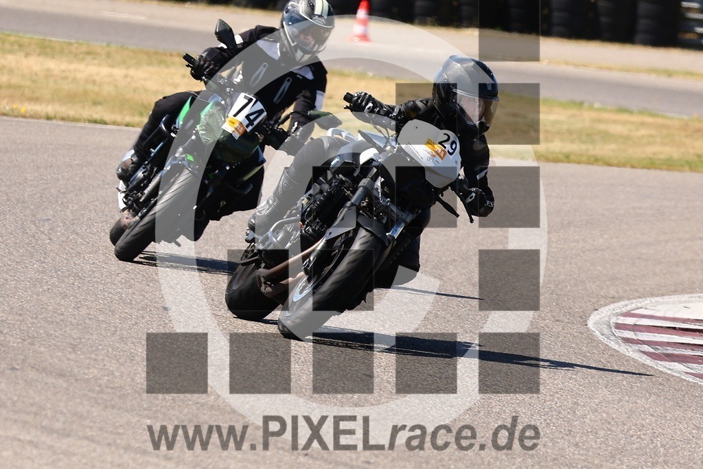 0029-20260529_01835 | Schöne Erinnerungen an spannende Momente - das festzuhalten ist unser Job. PIXELrace.de ist seit 2003 auf den Rennstrecken Europas unterwegs um die Action draußen beim Fahren und die wunderbare Stimmung imm Fahrerlager für euch einzufangen.