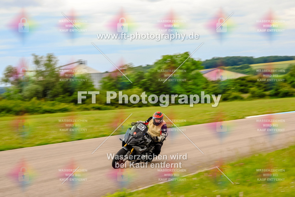 MotoTeam-3306 | Hier findet Ihr Bilder von Touristenfahrten auf der Nürburgring Nordschleife oder von anderen Veranstaltungen die ich besucht habe. Viel Spass beim Durch Schauen 