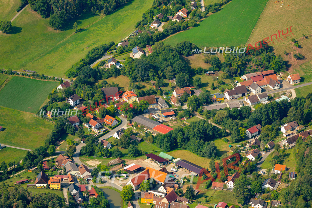 hagenhofen-markt-erlbach-ohne-drohne-bild-717-jahr-2024 | Das Luftbild zeigt : Hagenhofen Markt Erlbach - Die Luftaufnahme wurde 2024 vom UL-Flugzeug aus erstellt ( keine Drohne ) - Hochauflösende Luftaufnahme - Für grossformatige Ausdrucke geeignet. Die Geschenkidee !Mit Lizenz und Bildrechte bestellbar