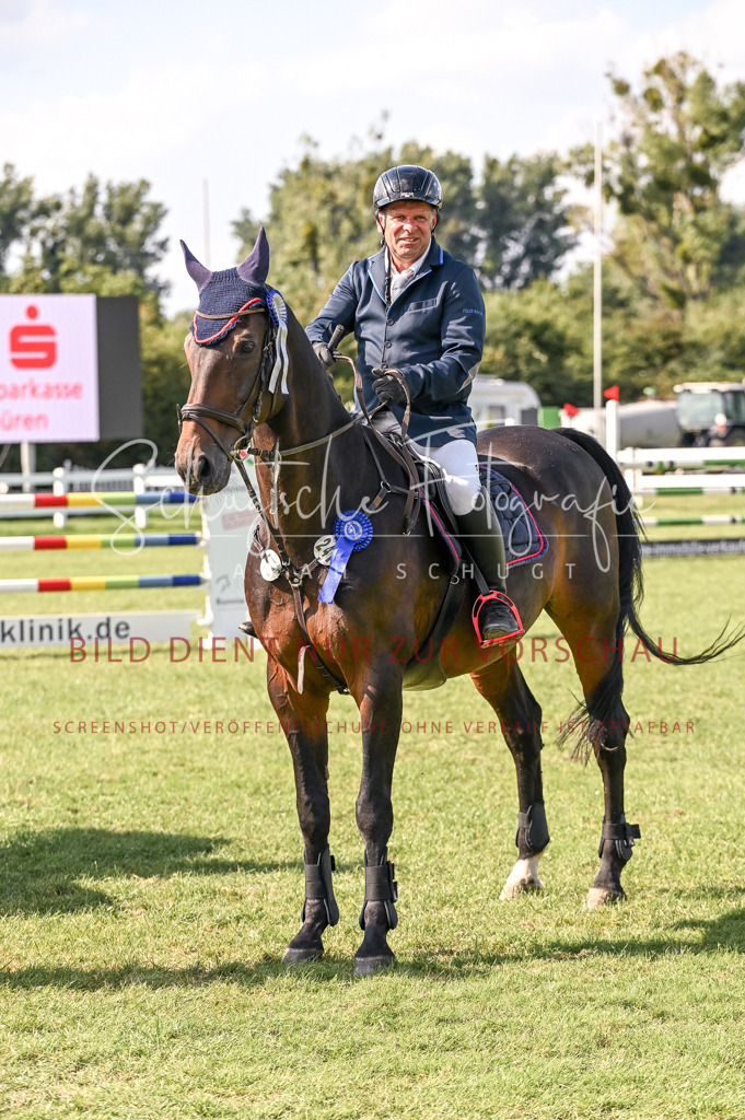 Schugtsche-Düren.2024-10.Springprf.M_-90 | Schugtsche Fotografie - Realisiert mit Pictrs.com