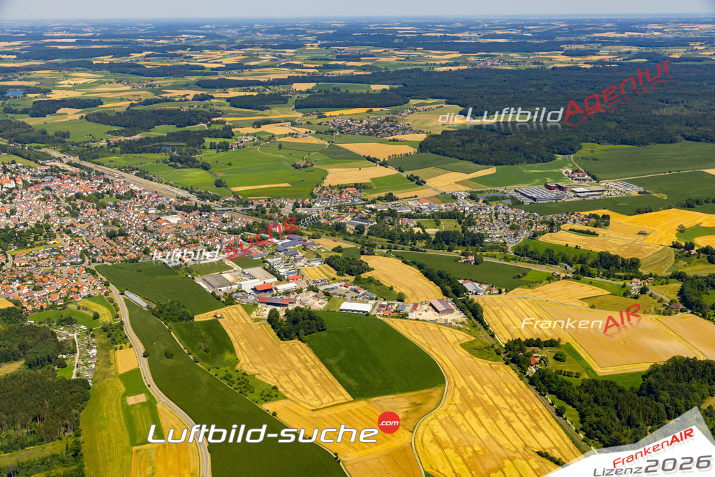Aktuelles Luftbild von  Aulendorf - Die Luftaufnahme wurde 2022 mittels UL-Flugzeug erstellt ( keine Drohne ) - hochauflösende Kamera-Systeme von  Canon -Beste Qualität - Für grossformatige Ausdrucke geeignet. Die Geschenkidee !