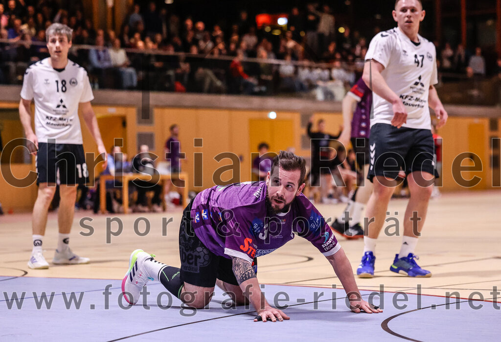 2025-02-15_067_SpVgg_Altenerding_gegen_SVW_Burghausen | Erding, Deutschland, 15.02.2025:Handball, Bezirksoberliga Männer 2024 / 2025, 16. Spieltag, SpVgg Altenerding gegen SVW Burghausen, Endergebnis: 32:31Sebastian Forster (SpVgg Altenerding, #13), Christian Schreyer (SVW Burghausen, #47)Foto: Christian Riedel / fotografie-riedel.net