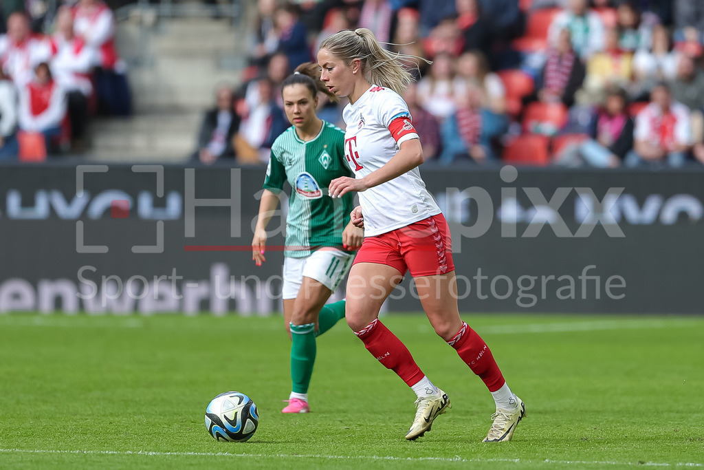 Fussball, Google Pixel Frauen-Bundesliga, 1. FC Köln - SV Werder Bremen | v.li.: Sharon Beck (1. FC Köln, 10) am Ball, Einzelbild, Ganzkörper, Aktion, Action, Spielszene, DIE DFB-RICHTLINIEN UNTERSAGEN JEGLICHE NUTZUNG VON FOTOS ALS SEQUENZBILDER UND/ODER VIDEOÄHNLICHE FOTOSTRECKEN. DFB REGULATIONS PROHIBIT ANY USE OF PHOTOGRAPHS AS IMAGE SEQUENCES AND/OR QUASI-VIDEO.