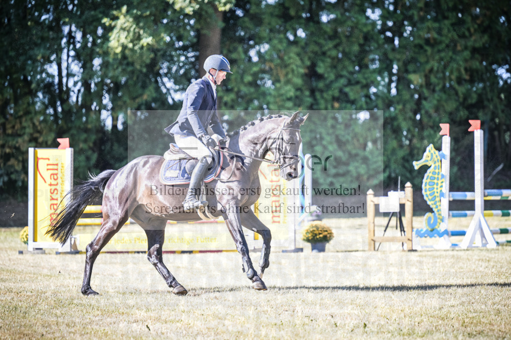 DOS_0198 | Entdecke hochwertige Reitturnierfotos von Foto Oger. Professionell, emotional und authentisch – jetzt Lieblingsmomente im Shop bestellen.Deutschlandweite Turnierfotografie. - Realisiert mit Pictrs.com
