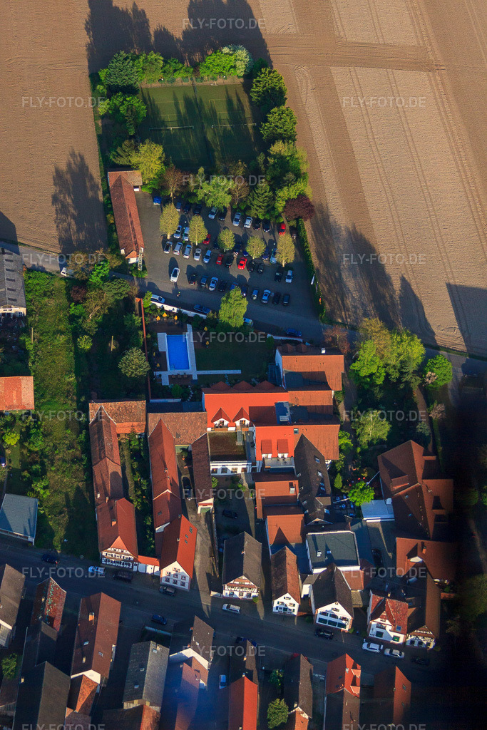 Luftbild: Hotel Restaurant Krone in Erlenbach bei Kandel im Bundesland Rheinland-Pfalz in Deutschland. Foto: IMG_64304.jpg vom 11.04.2014 durch Werner Riehm/FLY-FOTO.deWWW.HOTELKRONE.DE