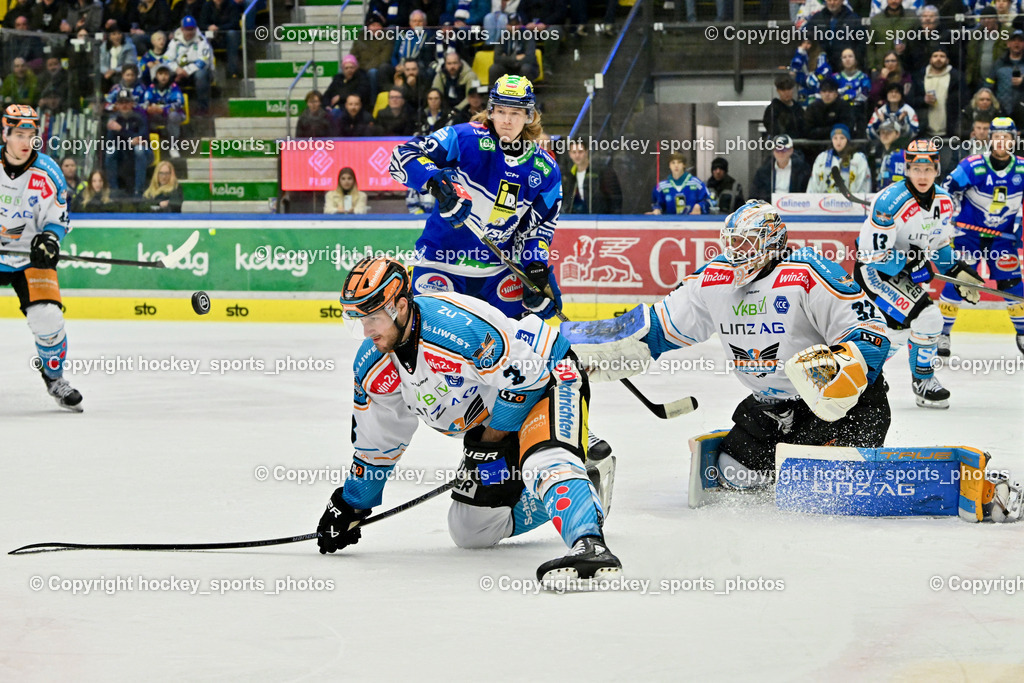 EC IDM Wärmepumpen VSV vs. STEINBACH BLACK WINGS LINZ  | Flex, #3 Moro Gregory Lee BLACK WINGS LINZ, #32 Tirronen Rasmus BLACK WINGS LINZ, #13 Kragl Gerd BLACK WINGS LINZ, #12 Pearson Chase EC VSV, EC IDM Wärmepumpen VSV vs. STEINBACH BLACK WINGS LINZ , EC IDM Wärmepumpen VSV vs. STEINBACH BLACK WINGS LINZ  am 28.01.2025 in Villach (Stadthalle Villach), Austria, (Photo by Bernd Stefan)