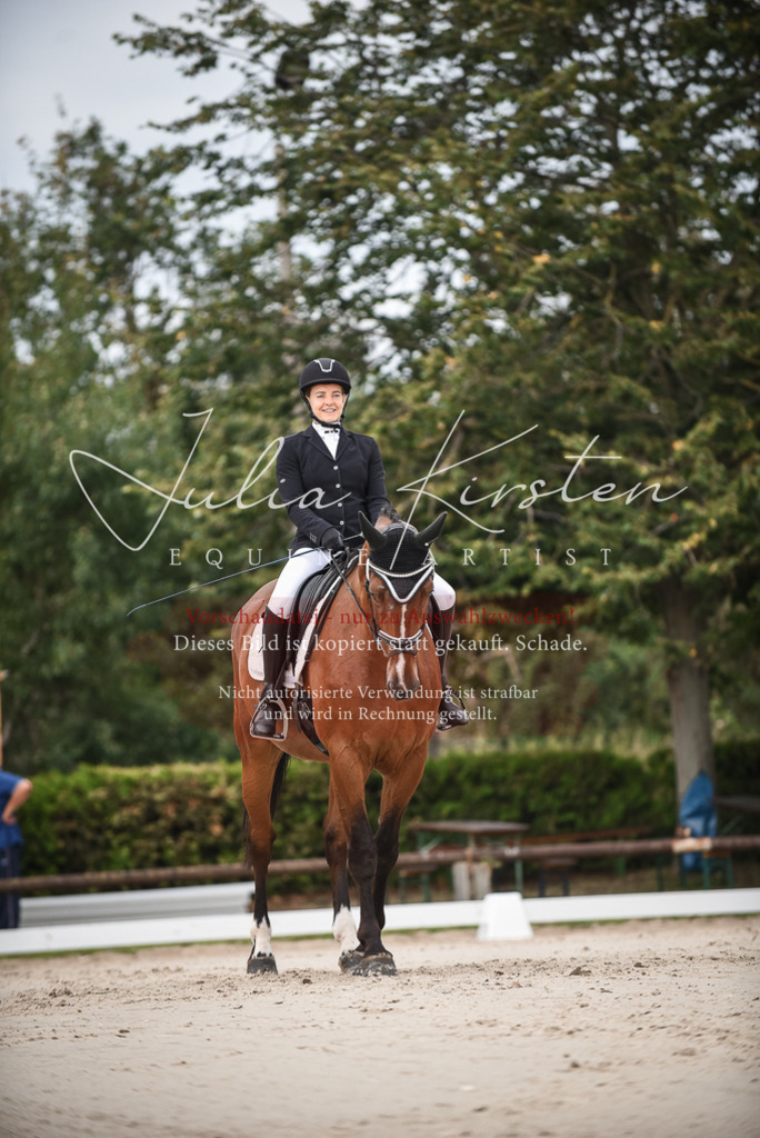 DSC_8056 | Pferde- und Turnierfotografie in Westsachsen. Pferdeportraits, Auftragszeichnungen und intuitive Kunst.